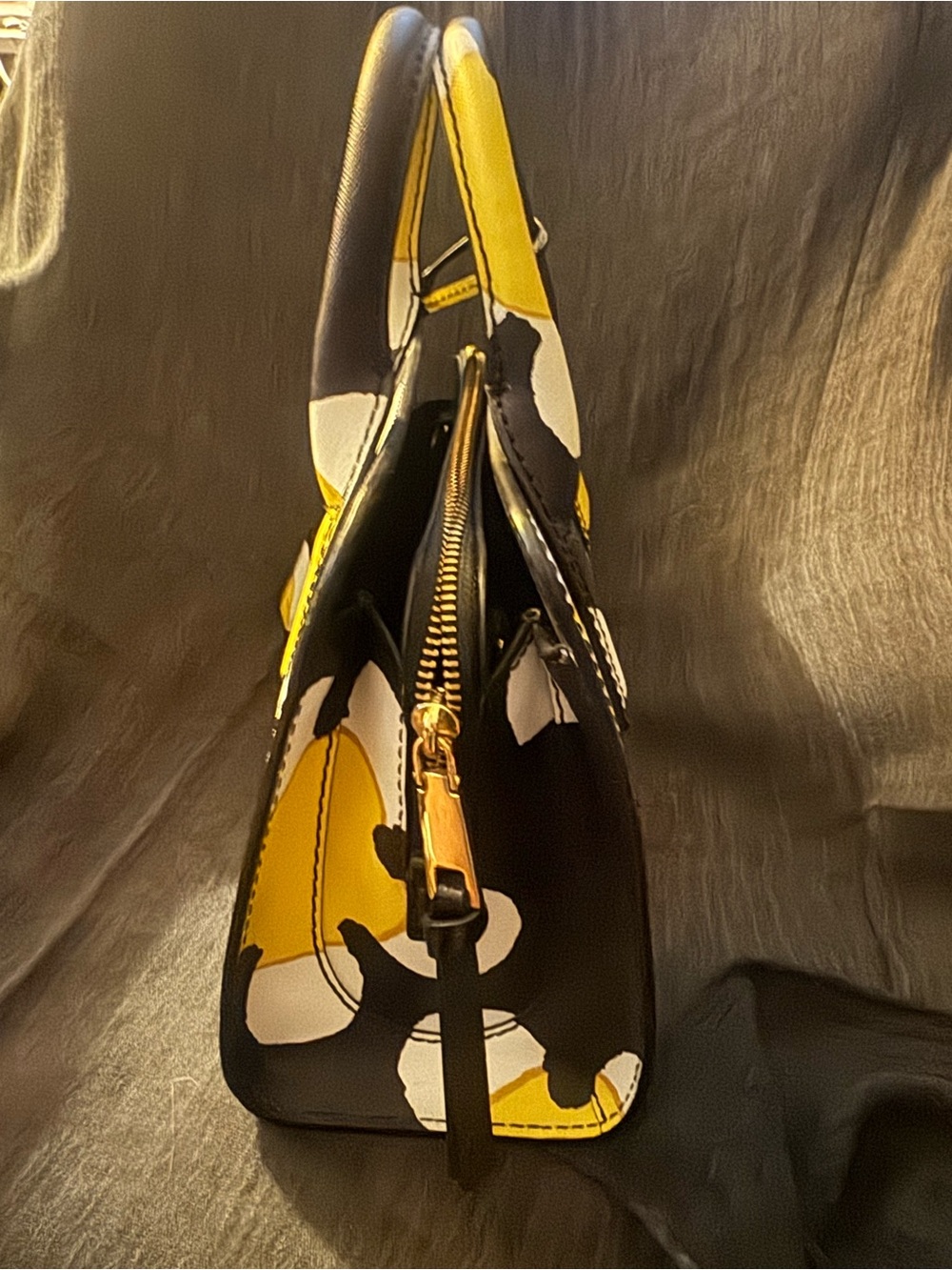 authentic Marc Jacobs Daisy Leather Satchel from 2018 line like-new condition . - Picture 3 of 6